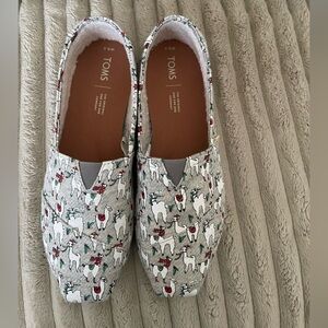Toms Gray Christmas Llama Fur-Lined Slip-Ons